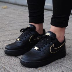 Nike Air Force Preto com Dourado