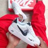 Nike Air Force Preto com Dourado