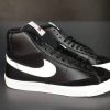 Nike Air Force Branco com Acessório Dourado