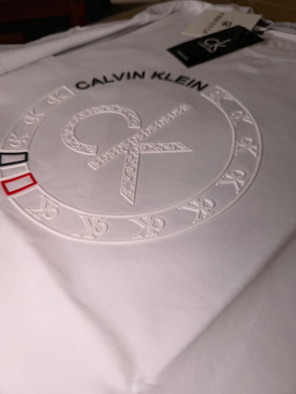 T-SHIRT CALVIN KLEIN BRANCA T-SHIRT CALVIN KLEIN BRANCA