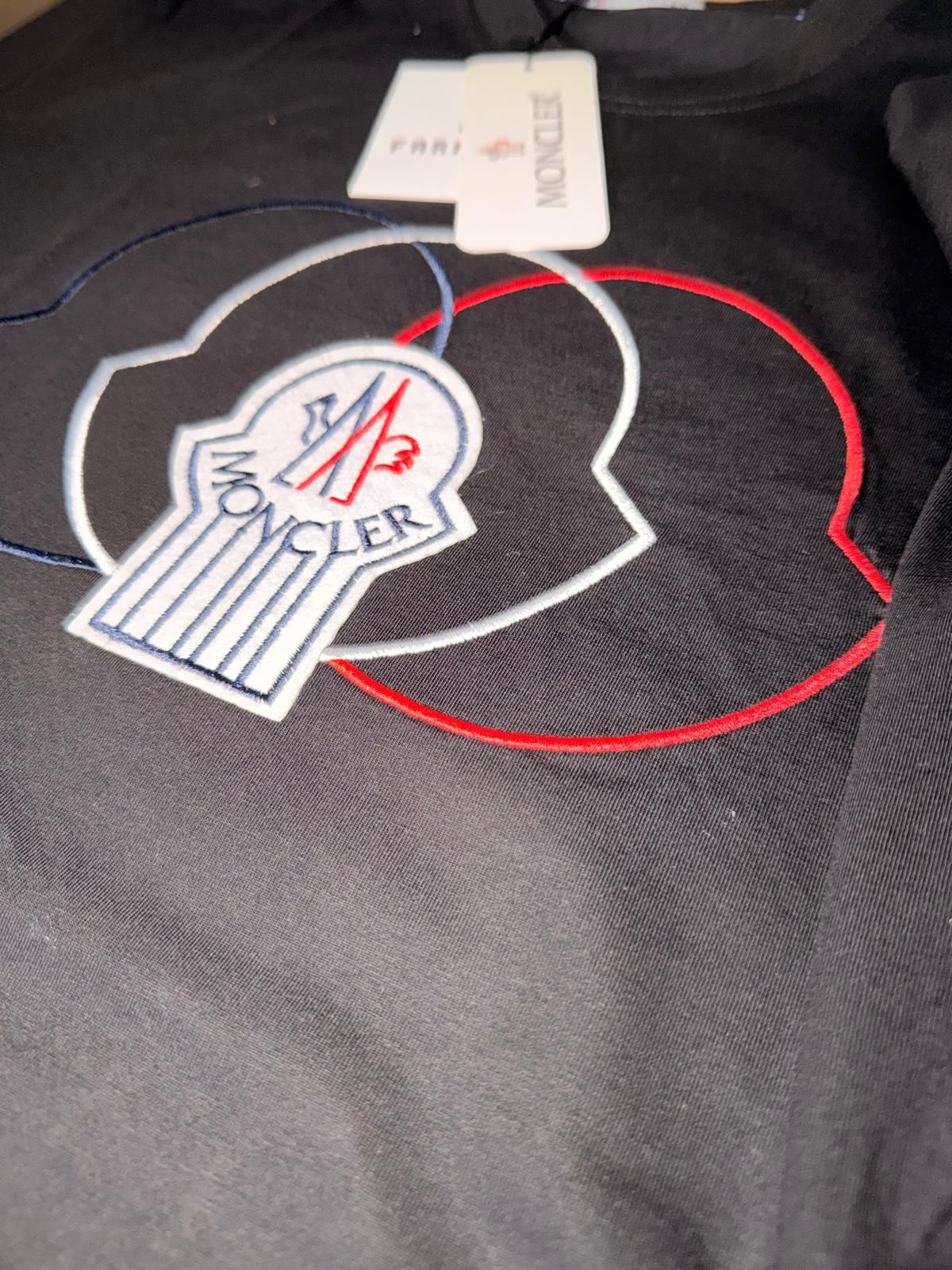T-SHIRT MONCLER PRETA T-SHIRT MONCLER PRETA